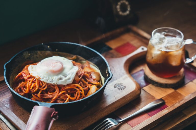 ミートソーススパゲティとアイスコーヒー